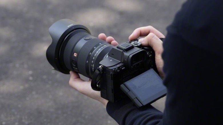Boitier Sony avec objectif pour observation de personne en filature en Suisse à Fribourg | BETA TRACKER SA